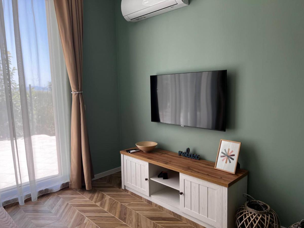 Las Brisas Garden Apartment Burgas Esterno foto