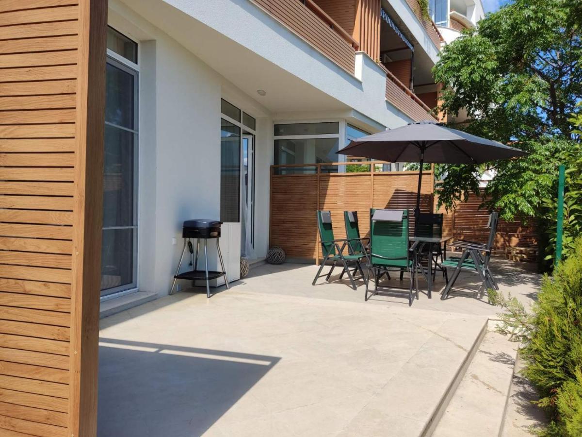 Las Brisas Garden Apartment Burgas Esterno foto